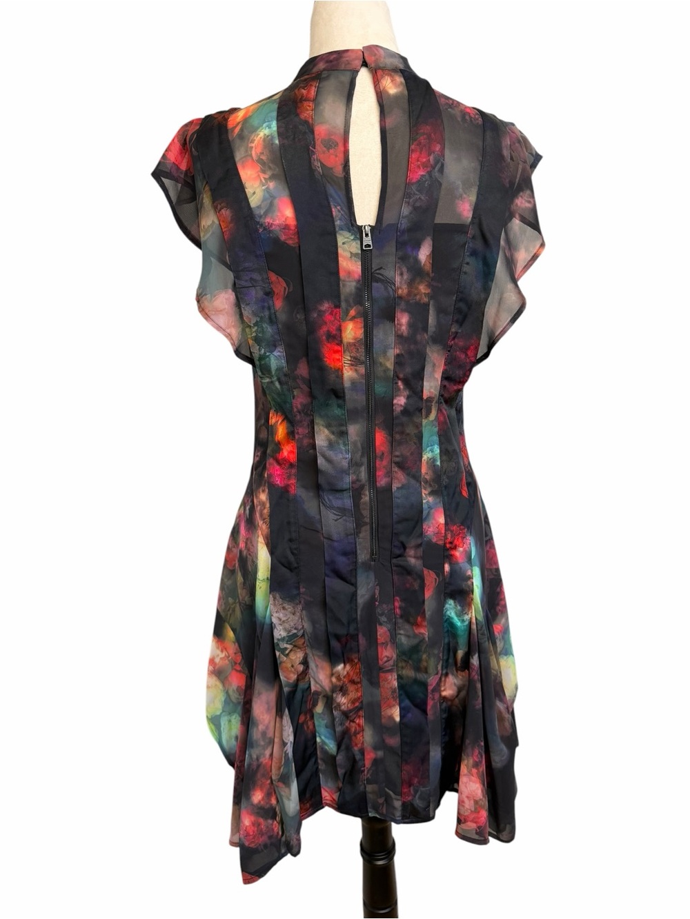 AllSaints Fleur Bianca Flutter Sleeve Pleated Dress in Multicolor Floral Print - Picture 9 of 11